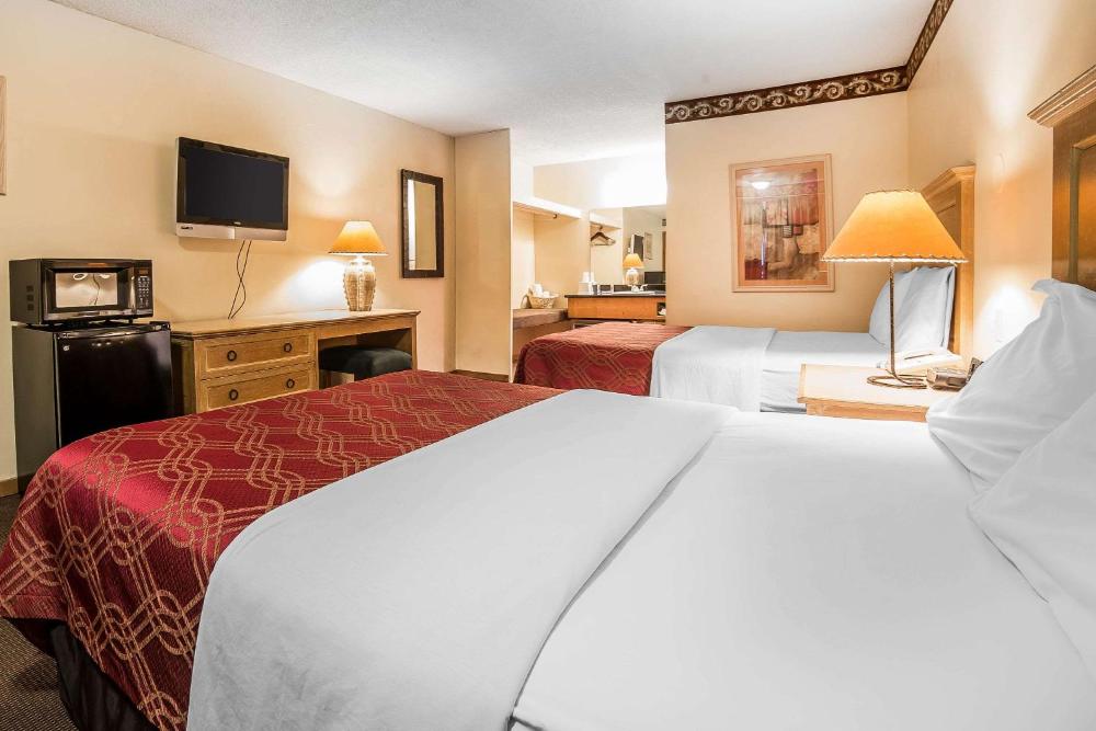Superior Queen Room with Two Queen Beds - Non-Smoking interior